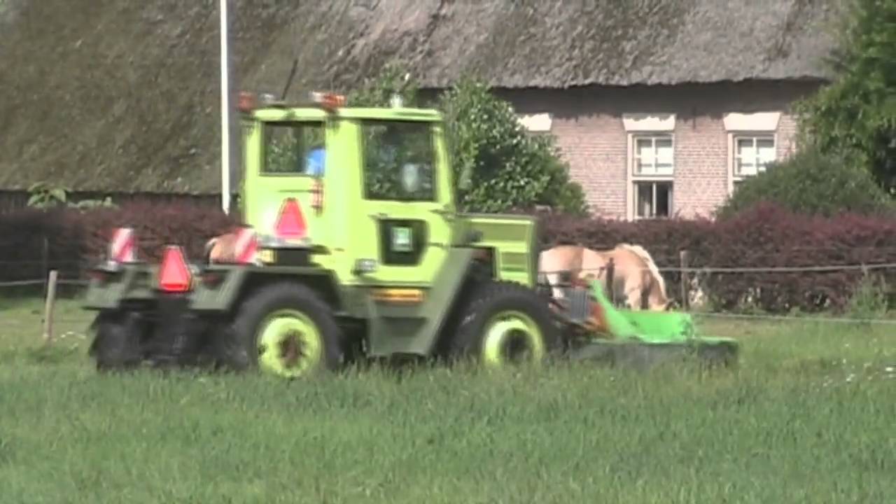 MB Trac 800 in tweede snede gras - Trekkerweb.nl