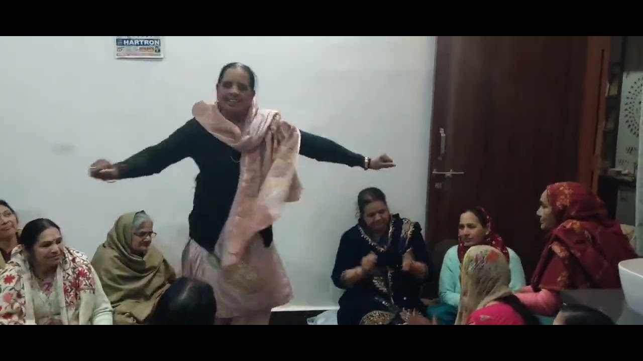 ओ कान्हा दामण लाई सिमवा के तेरे से डरूं ना तेरी मां से #बहुत बढ़िया भजन #डांस  #अपनेरिवाज 