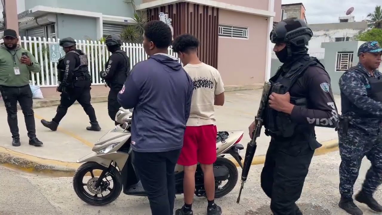 OPERATIVO  DE LA POLICIA EN SAN FRANCISCO DE MACORIS