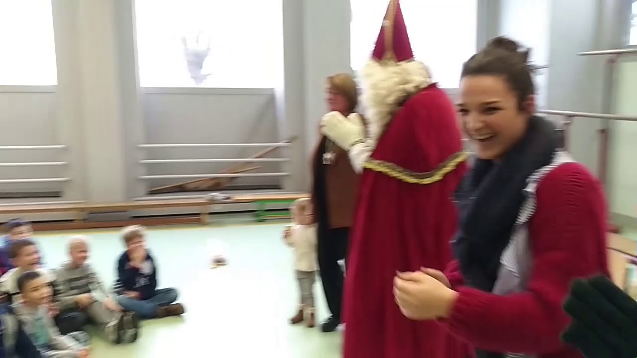 Saint Nicolas est à L'Institut Saint-Hadelin!
