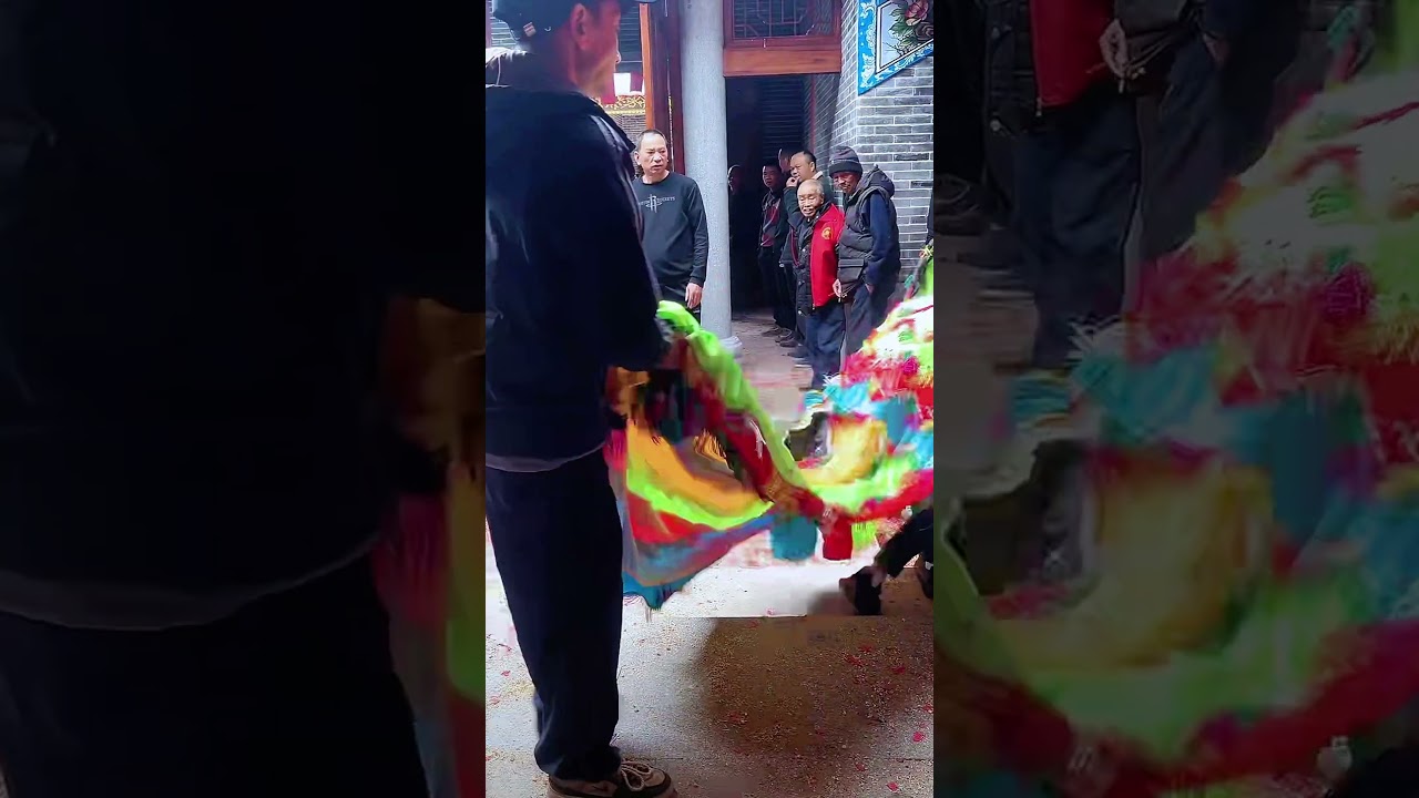 The lion dance in Qingyuan, Guangdong, China, prays for good luck.#Custom