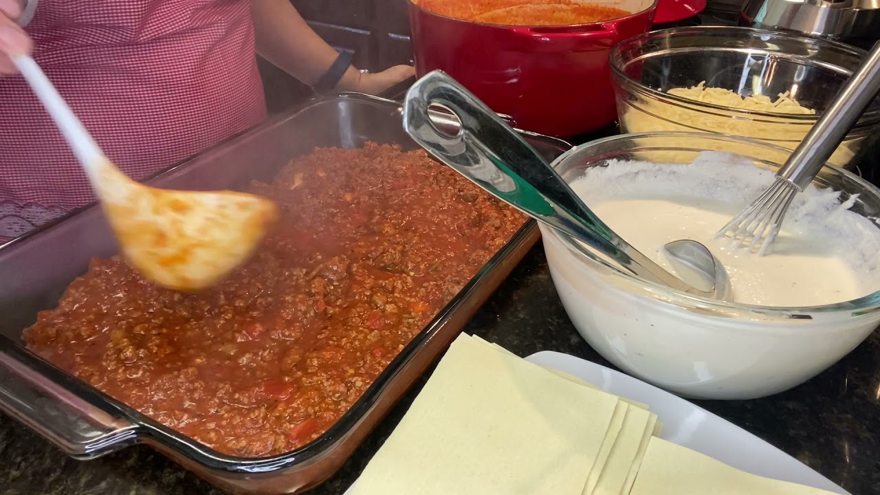 Fácil y deliciosa lasaña con salsa boloñesa.