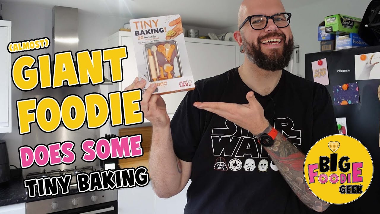 (Almost) GIANT Foodie Does Some TINY Baking