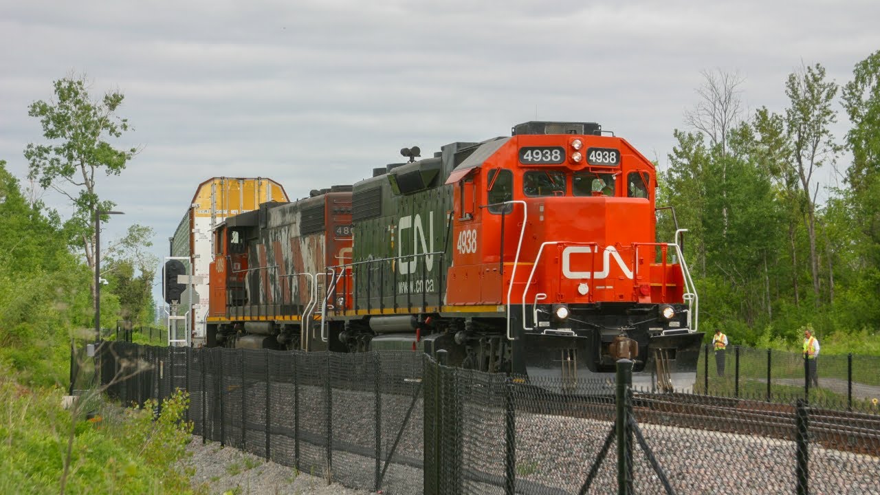 CN 589 on the OTrain Line 2! Working the NRC Spur on the OC Trillium Line