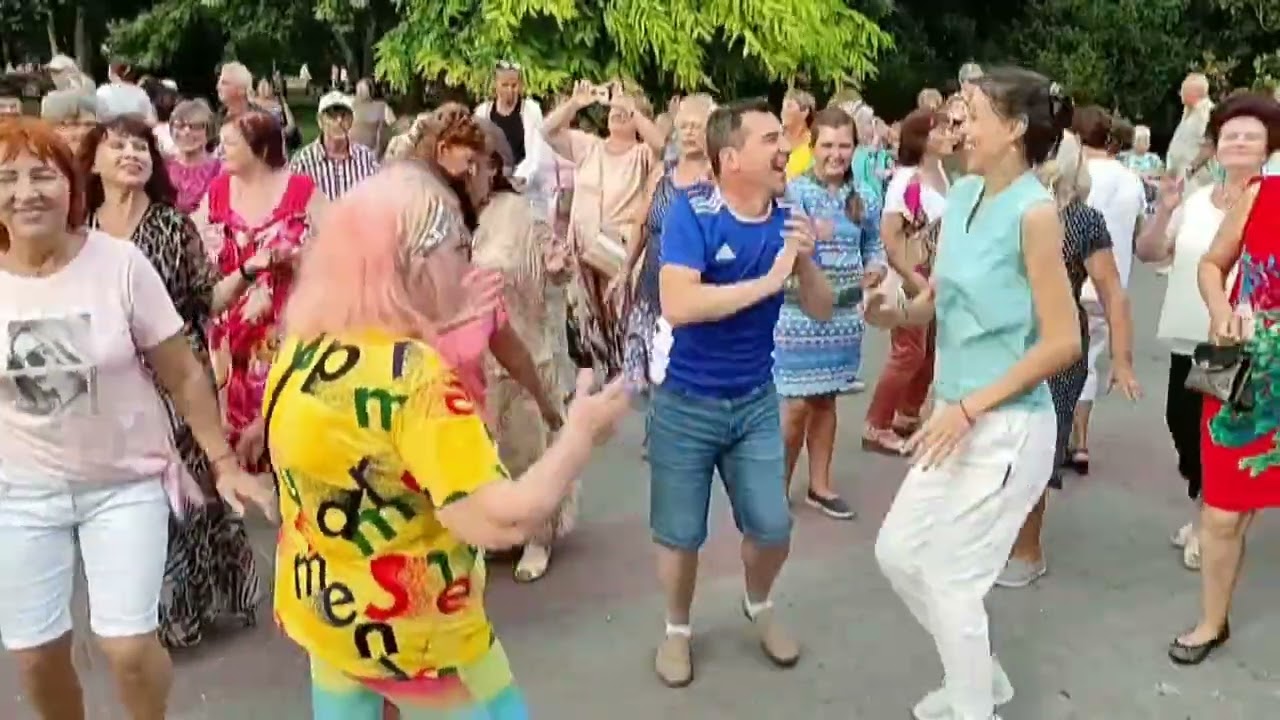 Под эту песню невозможно усидеть на месте!