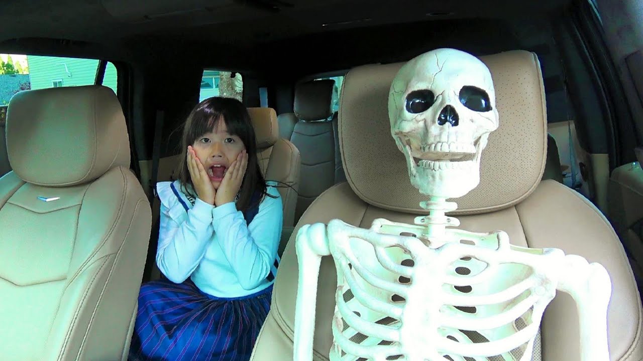ママが!!パパが!! ホネホネガイコツになっちゃった!?? Mom and Dad Skeleton !!