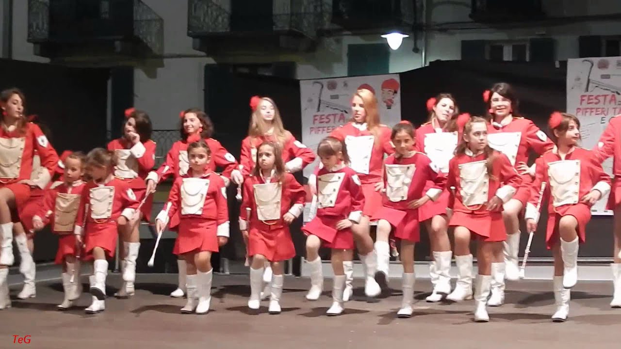 Pifferi tamburi e majorettes Lessolo alla Festa dei Pifferi