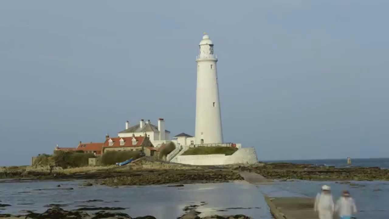 Dramatic timelaspe of St Mary's lighthouse and Bait island - Whitley Bay