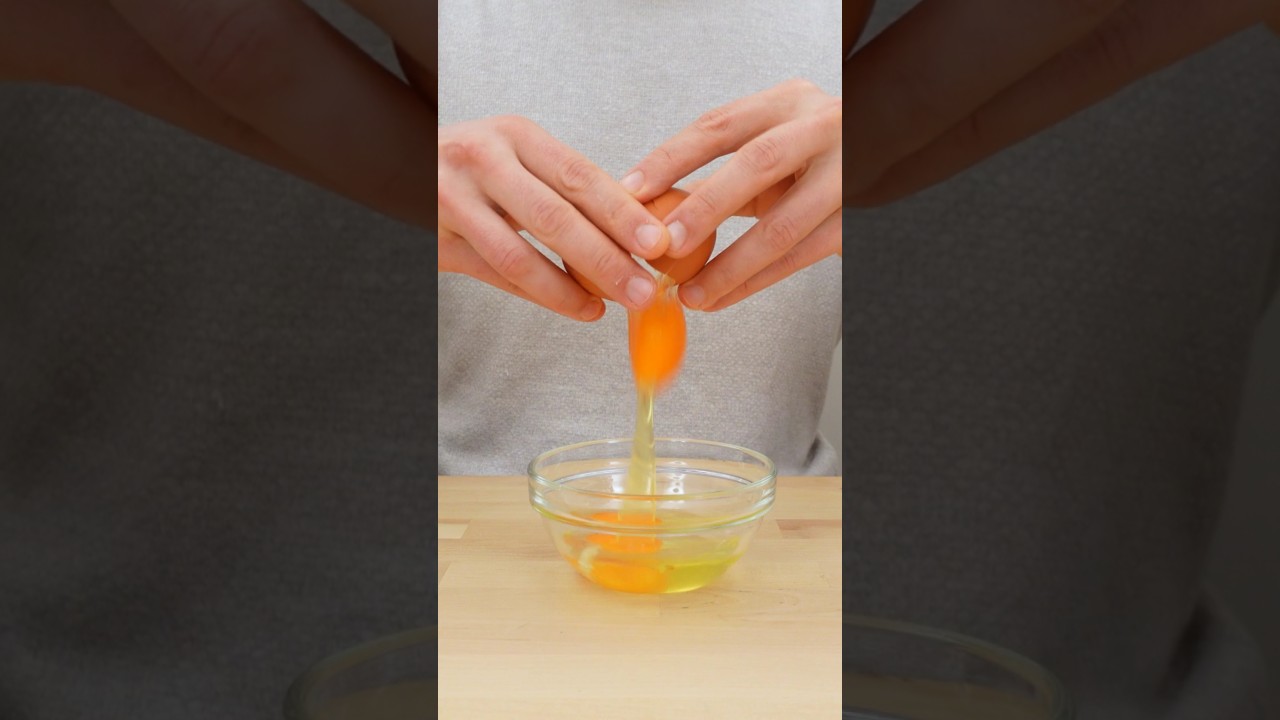 Homemade Bioplastic: eggshell bowl