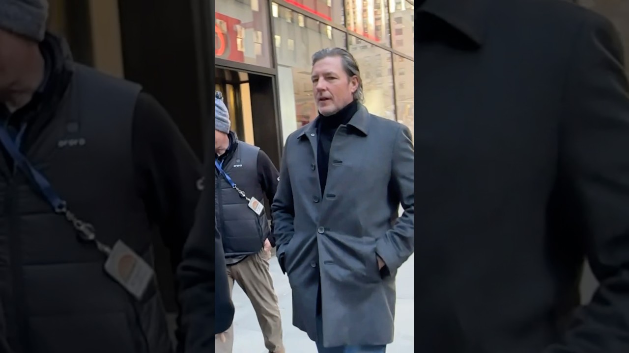 Edward Burns is ever cool and classy in NYC! #edwardburns #menstyle #director