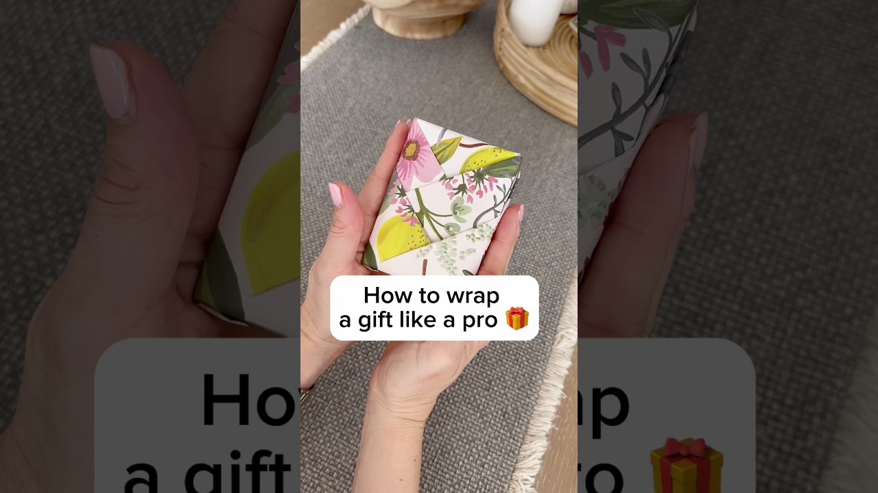 How to wrap a gift like a pro 🎁 #giftwrapping #hack #howto