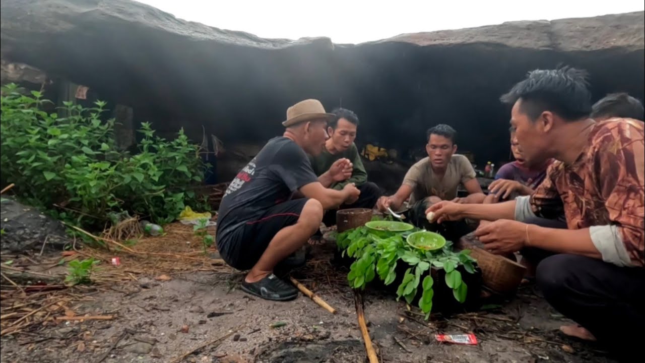 ອາຫານເຊົ້າໃນນ້ຳກາງປ່າ//อาหารเช้าในถ้ำกลางป่า Dong Una