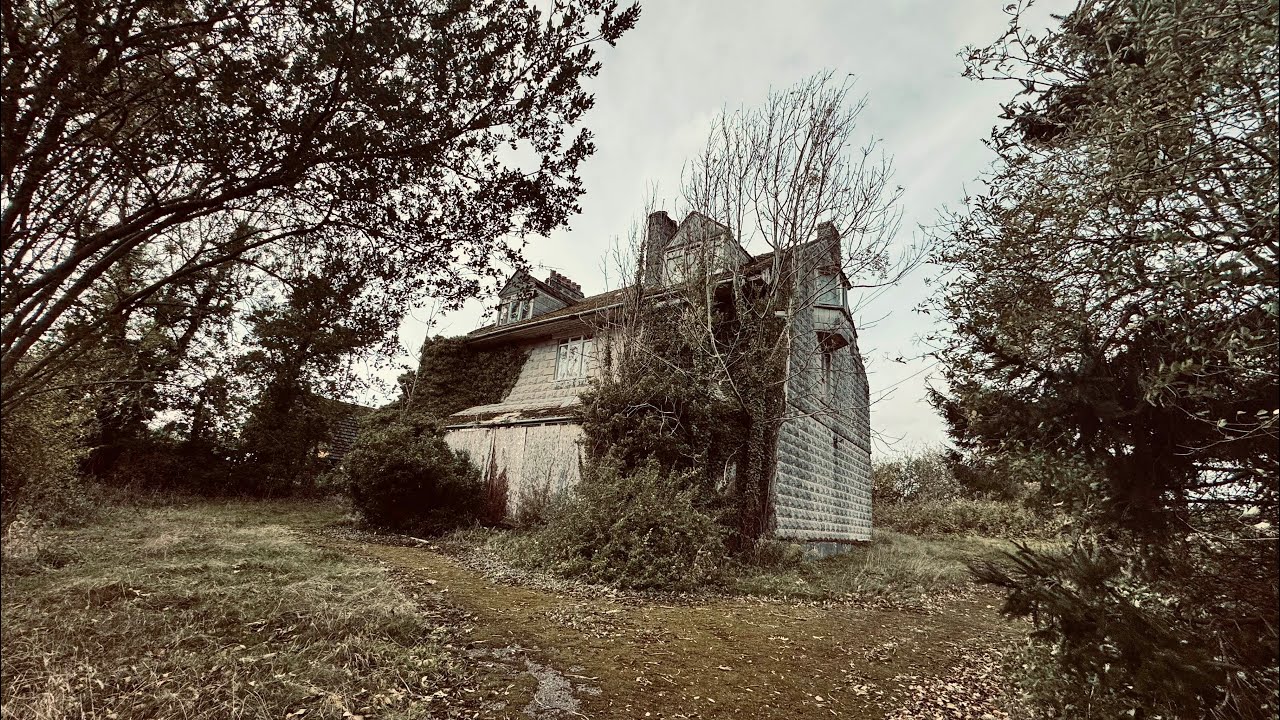 ABANDONED HOUSE FULLY STOCKED TIME CAPSULE WHERE THE FAMILY MYSTERIOUSLY VANISHED WITHOUT A TRACE 