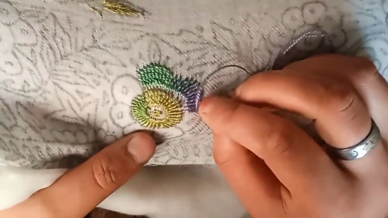 gulaab design kasay bananay # kashmiri soozni embroidery plzz subscribe ❤️