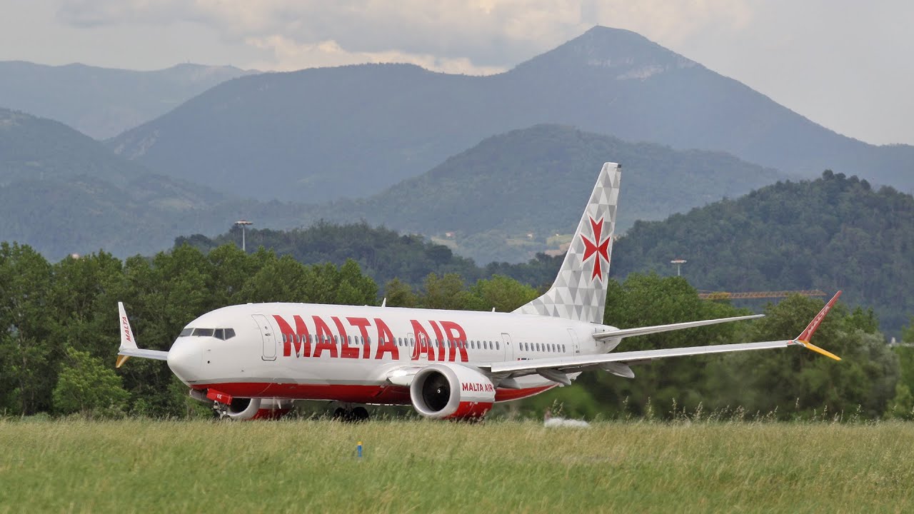(4K) Beautiful Milan Bergamo Airport 30+ minutes Planespotting / May 2022