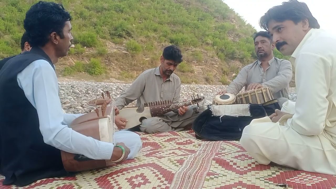 Poshto ghazal so Pyali shrab so yaraan hkuli 