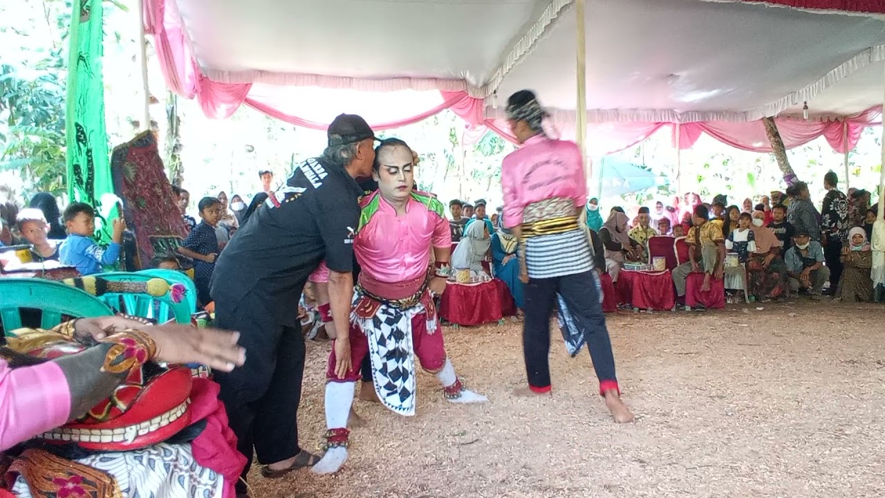 Tari Barong Bolot Raja Ebeg Kembali Mengguncangkan Warga +62