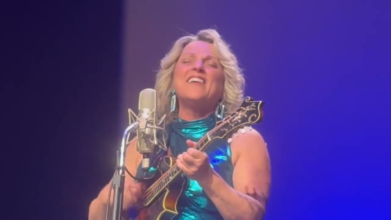 Blue Moon of Kentucky / Rhonda Vincent and the Rage 