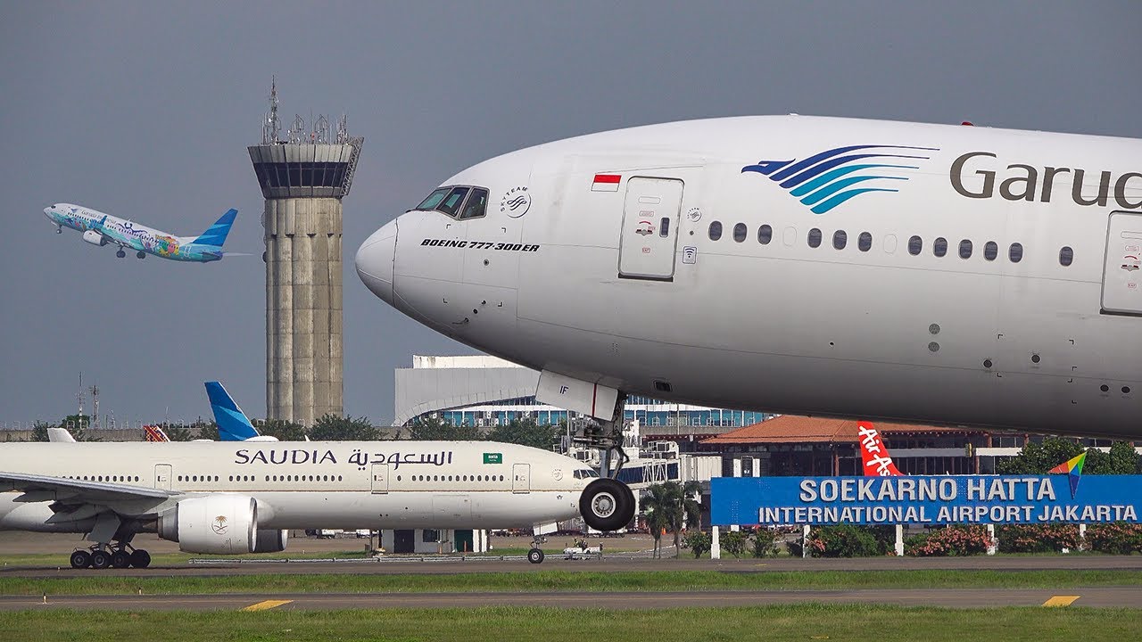 SERU!! Nonton Pesawat TAKEOFF & LANDING Saat HUJAN di Bandara Soekarno Hatta CGK/WIII (4K UHD)
