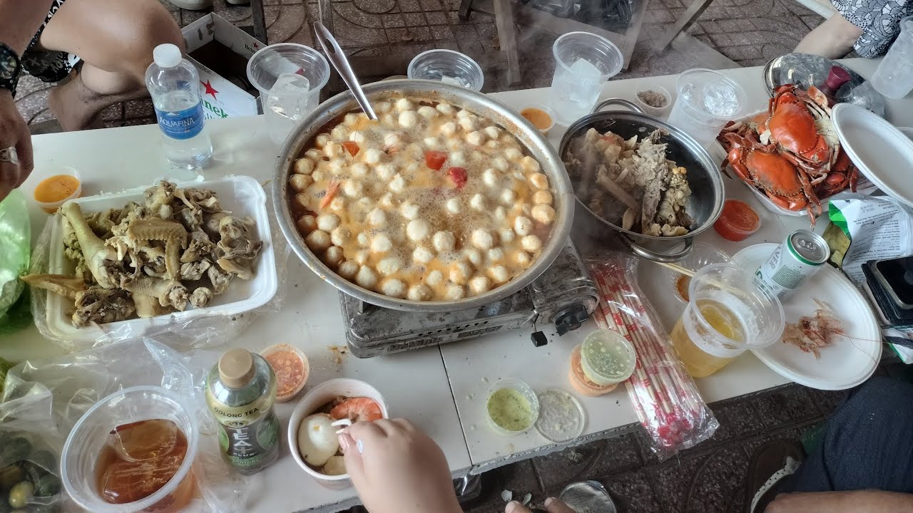 Gia đình cùng nhau đi du lịch biển