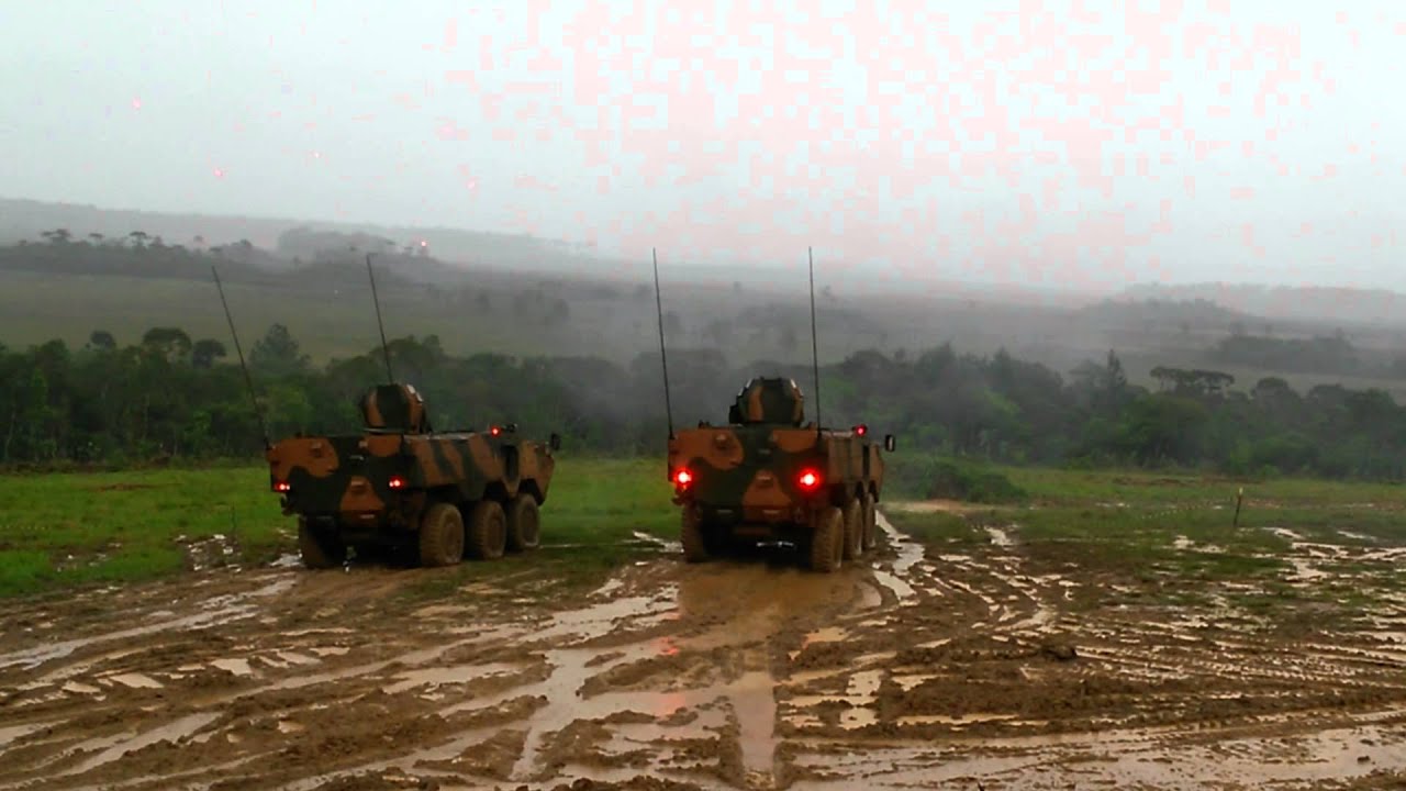Rajada do blindado Guaraní em Três Barras - SC - Comando Ad5 Divisão de Exército de Curitiba - Pr