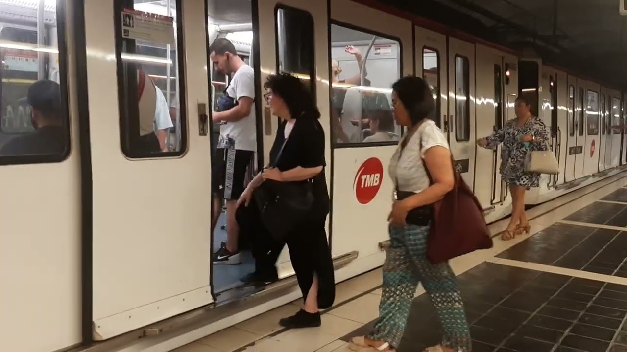 Metro de Barcelona L1 | Rocafort (TMB 4000-6000)