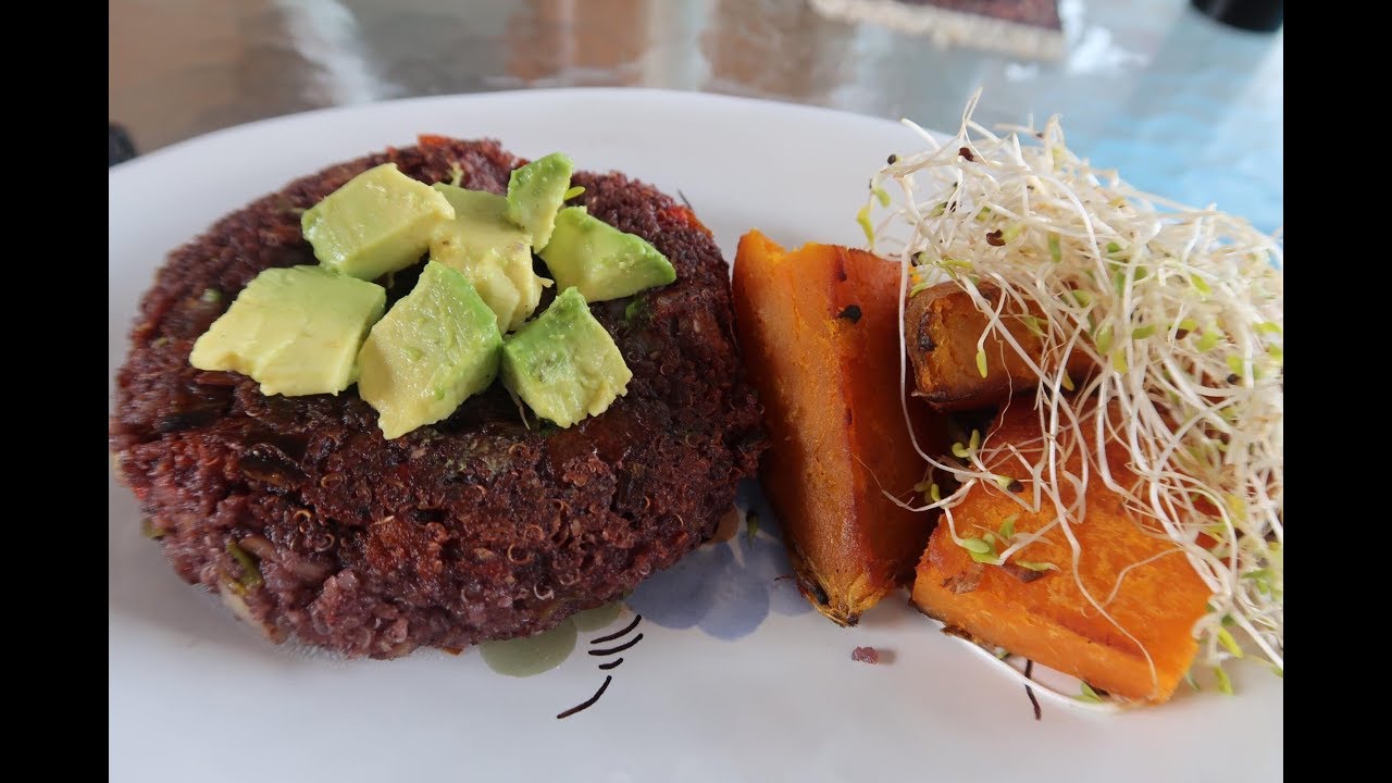 Receta vegana súper fácil y nutritiva: Hamburguesa de quinua con maíz morado