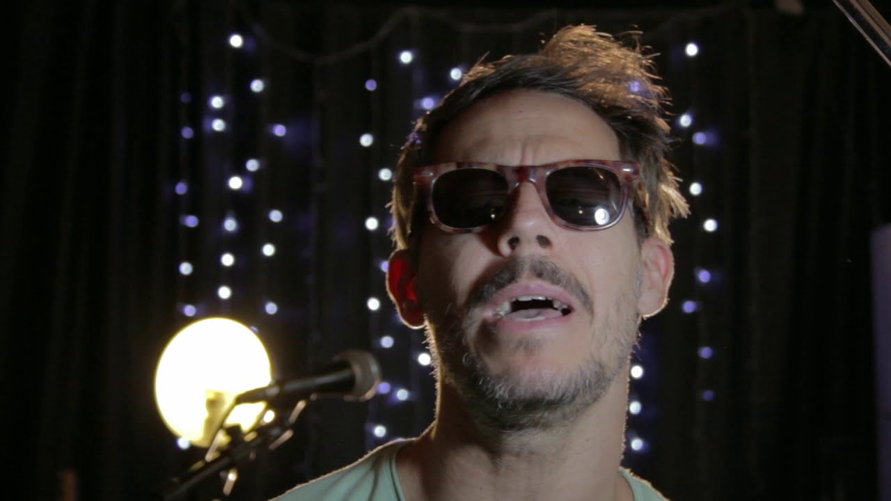 LOS TURISTAS - Regreso al futuro [OFFICIAL VIDEO]