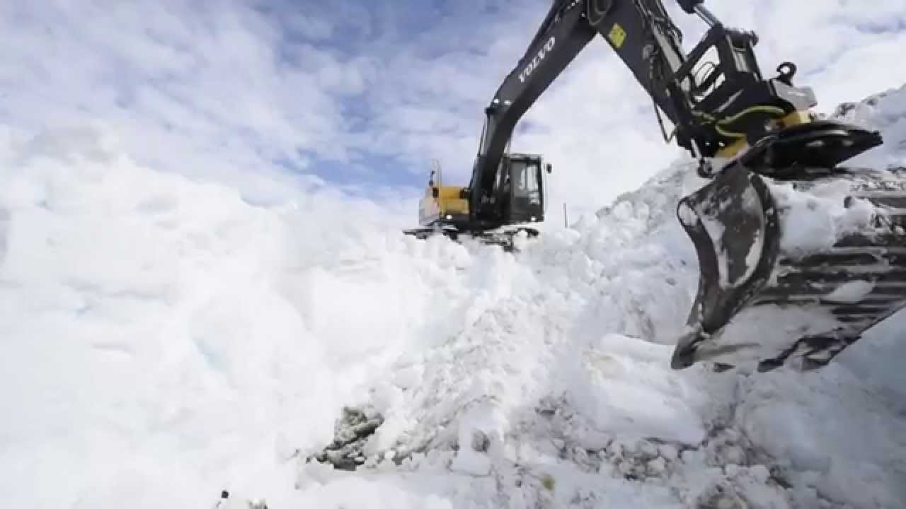 Snow clearance in Stekenjokk, northern Sweden