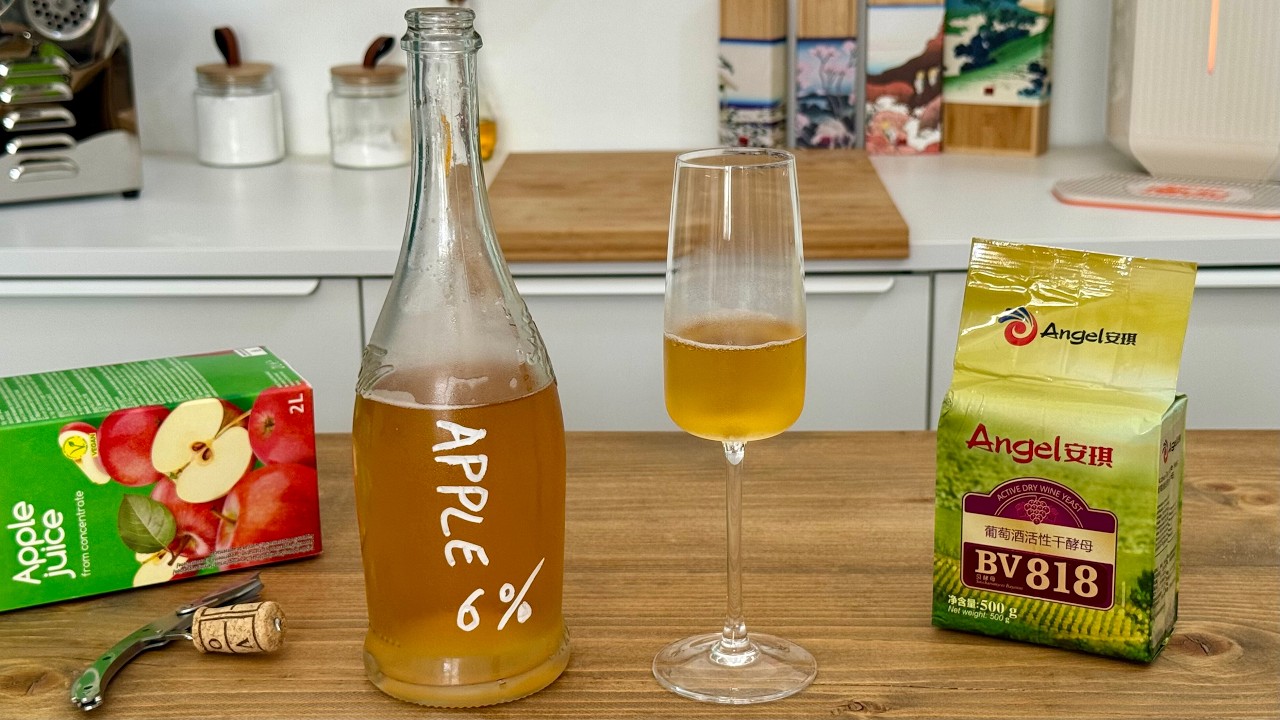 🍏 Come Fare il Vino di Mele Frizzante in Casa – Ricetta Facile con Soli 2 Ingredienti 😉