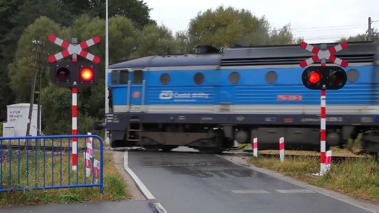 Przejazd kolejowy Wałdowo Szlacheckie ul. Norwida - nowe urządzenia | Railroad Crossing in Poland