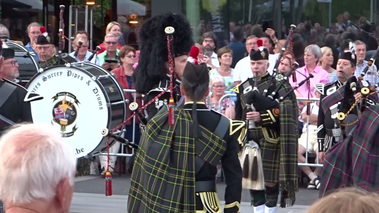 1011   For Fredom   Ypres Surrey Pipes & Drums & Highland Dancers
