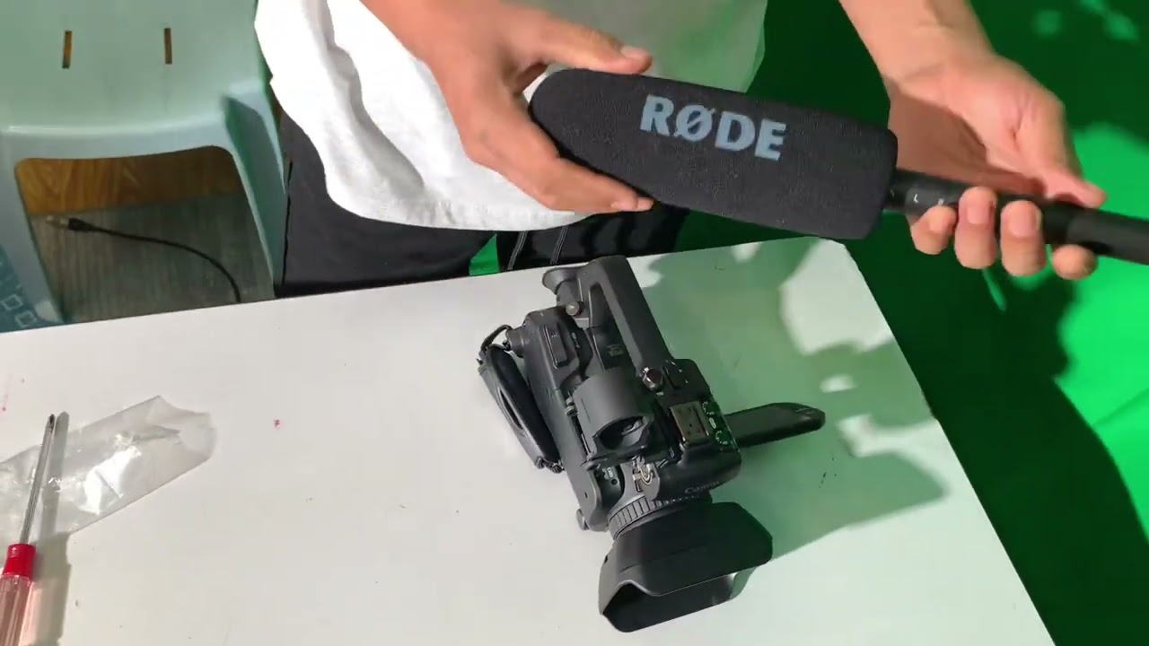Canon XA75 Unboxing