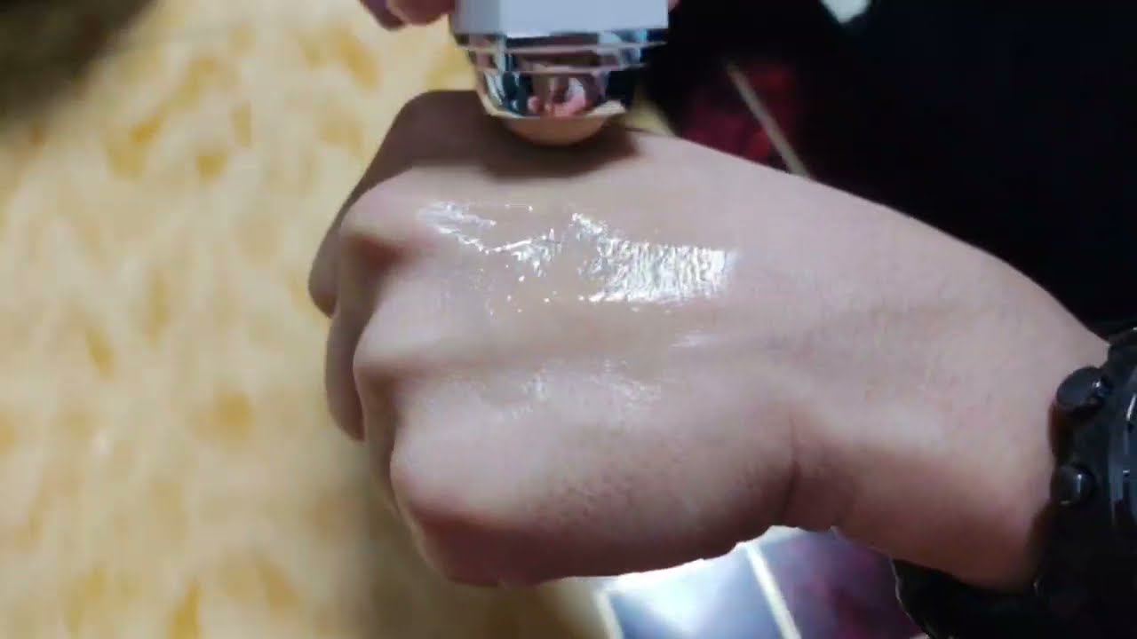 Oily Skin Saver: Oil Absorbing volcanic roller