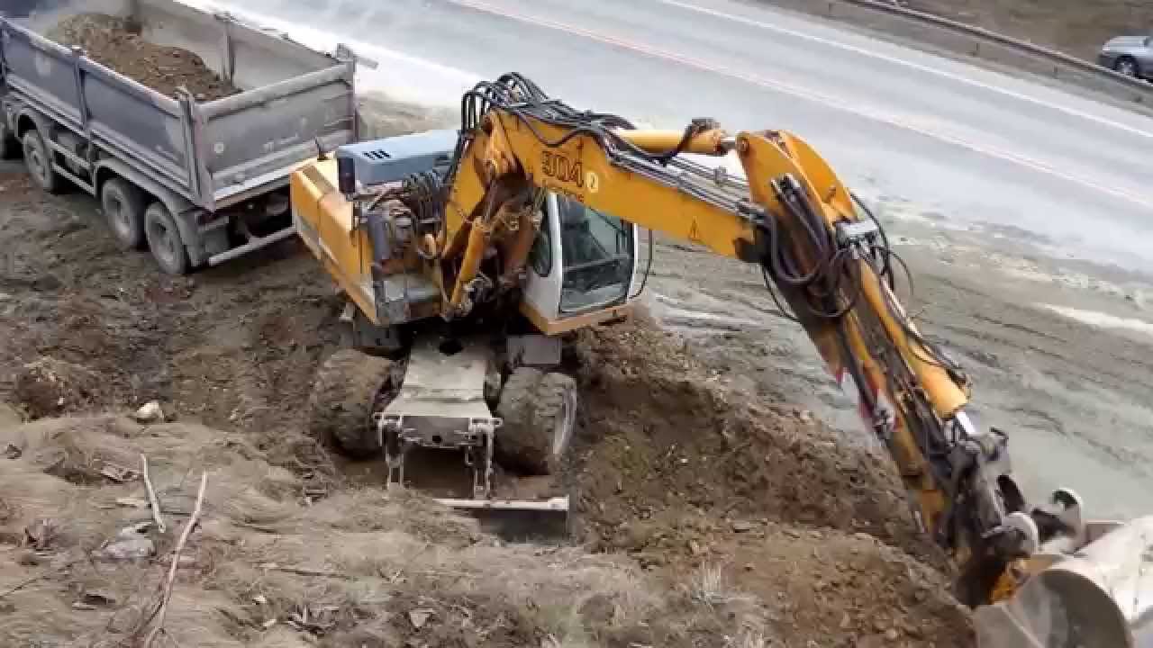Liebherr 904 load Volvo FMX
