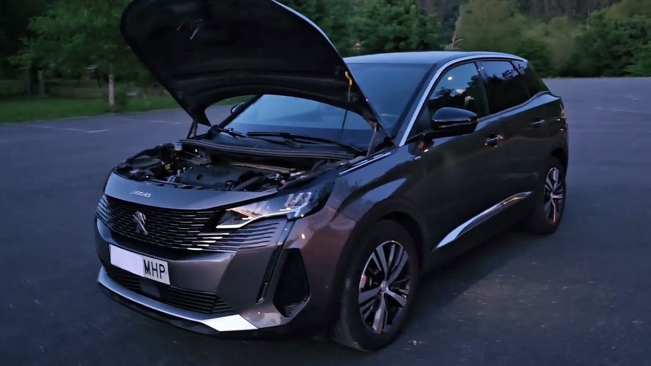 Peugeot 3008 Hybrid 225 e-EAT8 Start up & sound