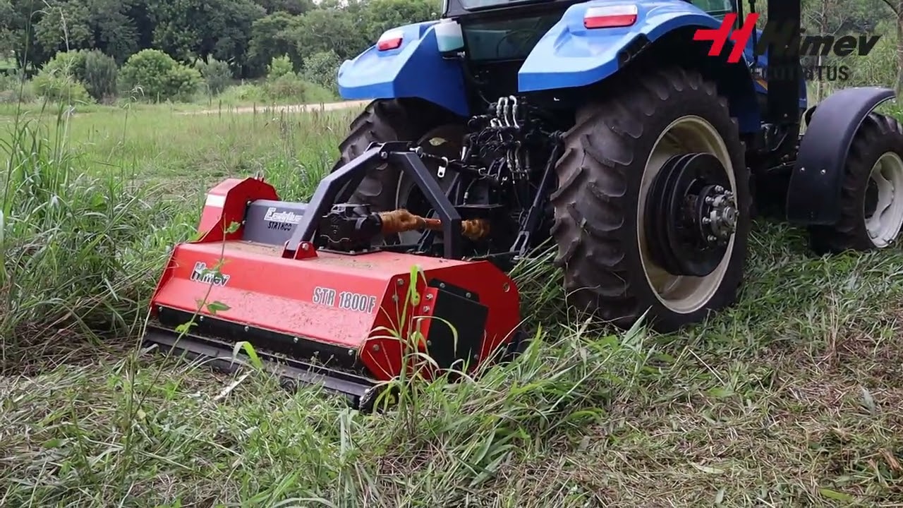 Triturador Ecotritus STR 1800F Fazendo Demonstração na Fazenda Experimental Gralha Azul
