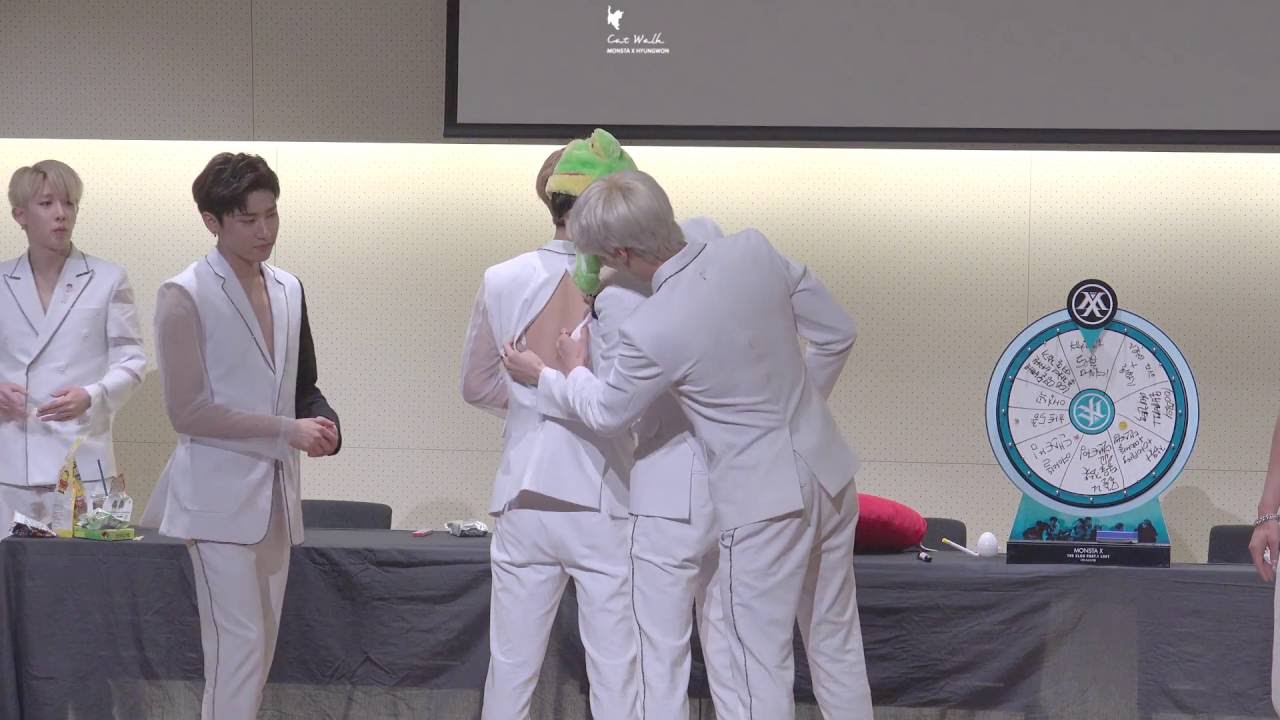 160618 몬스타엑스 종로사인회 등에 지퍼가 있습니다!?