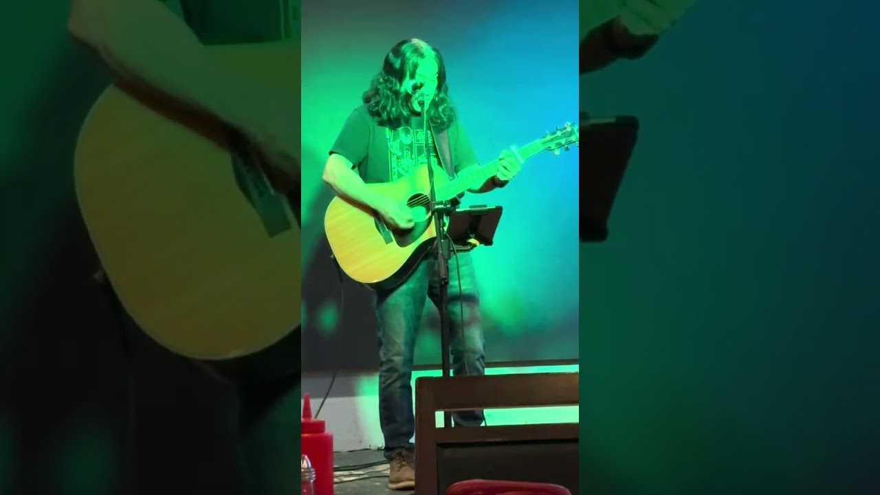 Tim Reardon at the Longhorn Pub in Vernon B.C Canada 🇨🇦 | Member of the Young’uns Band | Tim Rocks!!