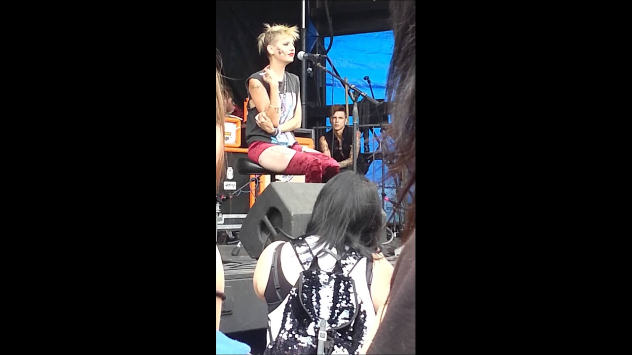 Juliet Simms Warped Tour 2013 (7-31-13)