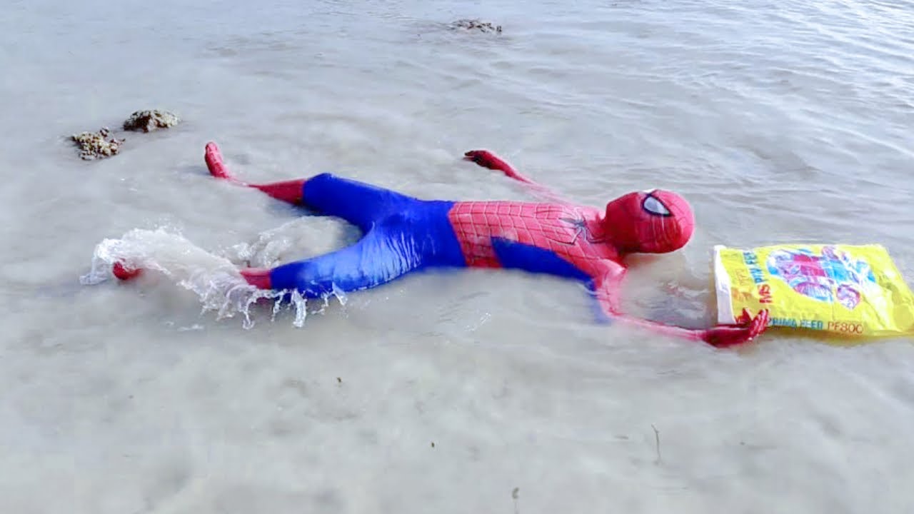 Spider-man Mandi Di Laut Lucu & Mencari Ultraman Zero, Ginga, Taiga, Geed,  Bumble Bee #Spider-man