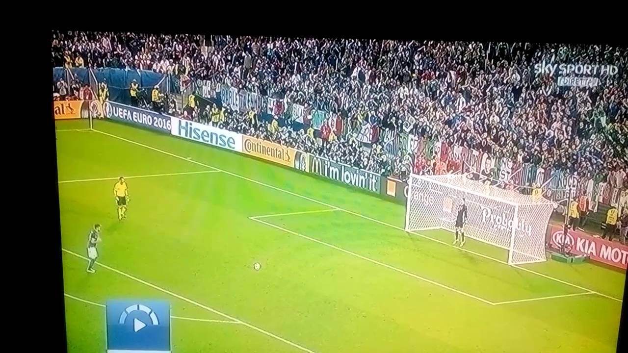 Pell&eacute; penalty Germany-Italy