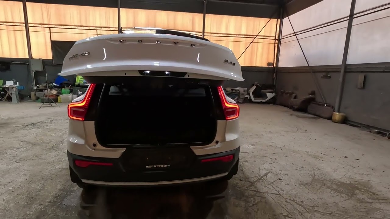 2022 Volvo XC40 B4 AWD INS 745232  29,363 km Hybrid (Gasoline + Electric)