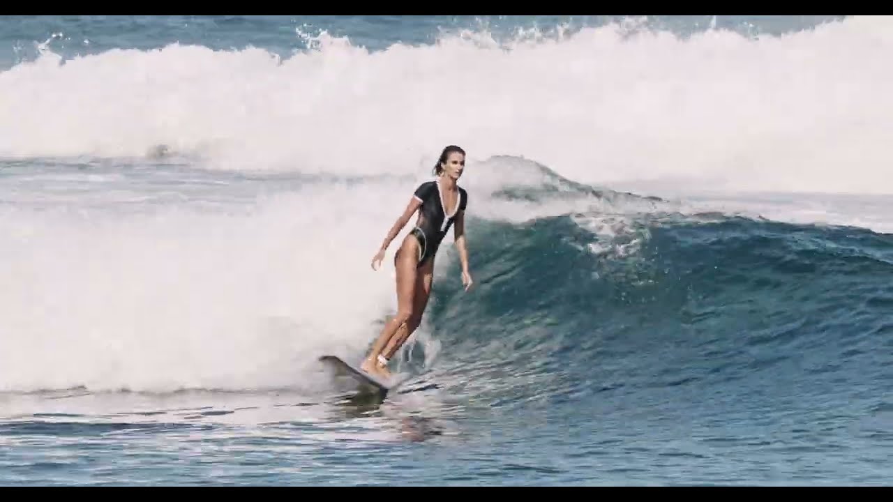 Dancing with Waves (Surf Ile de la R&eacute;union)
