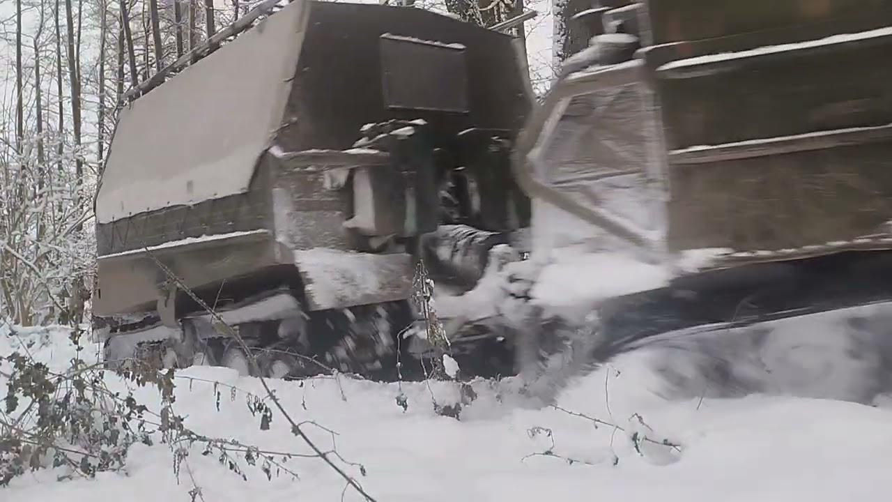 Volvo bv 202 nf1 zabawa w śniegu. 