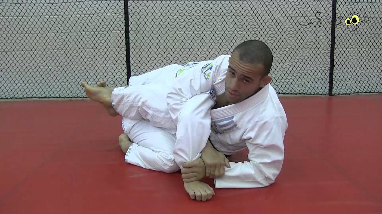 حركة كيميورا من الوضعية السفلية المغلقة  BJJ Kimura Submission Move from closed guard bottom