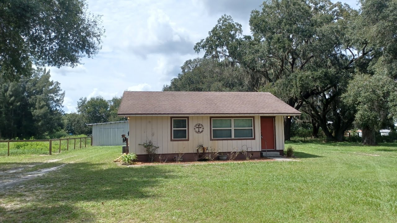Se Vende Casa de 2 Dormitorios  con 3 Acres de Terreno en Lakeland, Florida 33809
