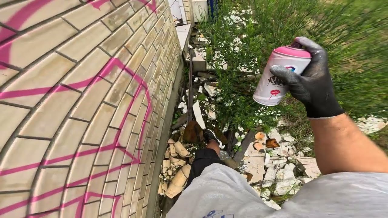 Exploring & Painting Graffiti on Abandoned Spots