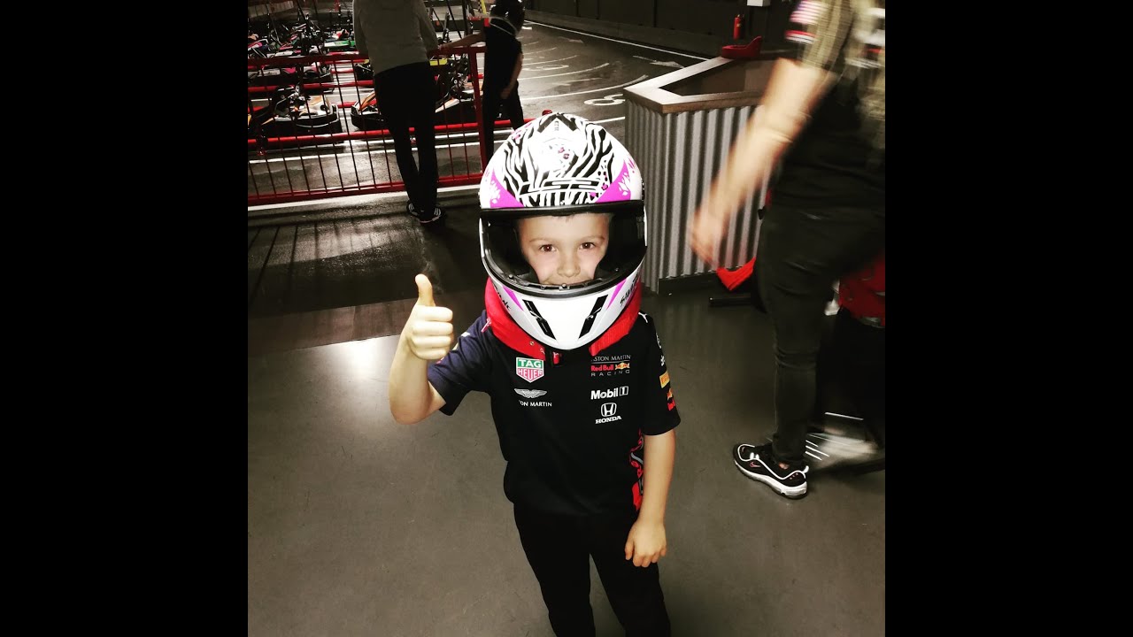 karten voor mini's bij Hezemans Indoor Karting  360 gr. video