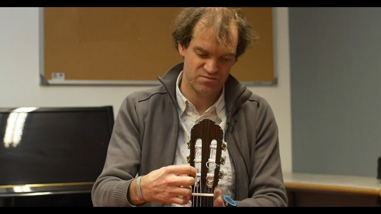 Changer les cordes graves d'une guitare classique (cordes nylon)
